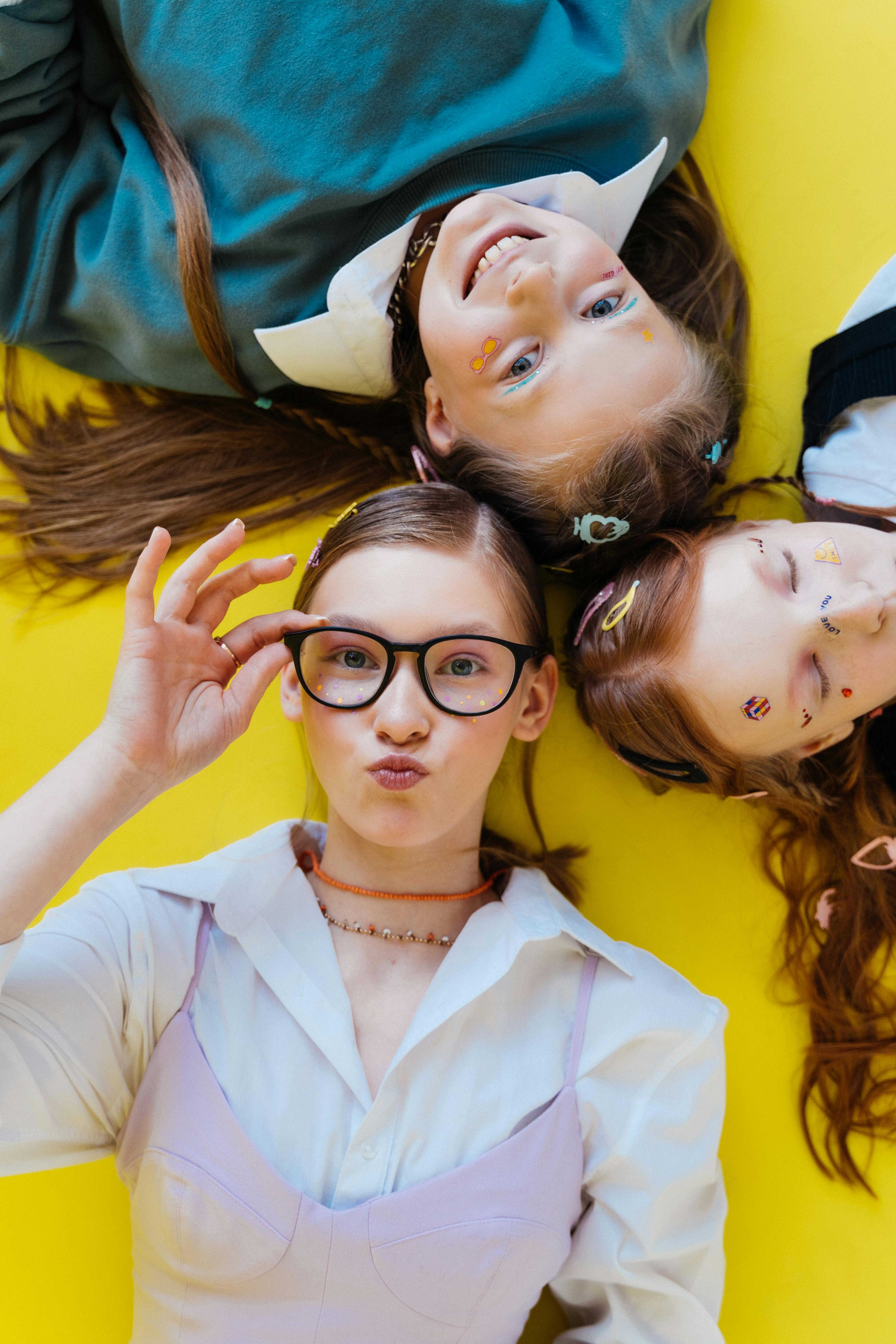 广告策划创作场景照片